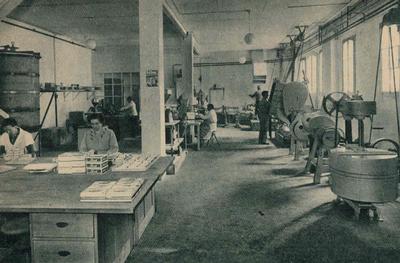 Le département cosmétique de la fabrique Schnyder S.A. à Bienne-Madretsch