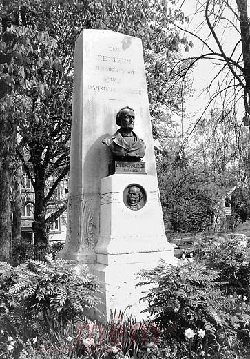 Le monument pour Johann Rudolf Schneider et Richard La Nicca