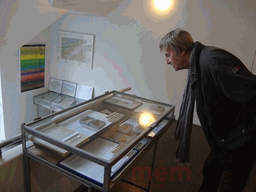 An der Ausstellung zum Werk von Max Antenen. 2013