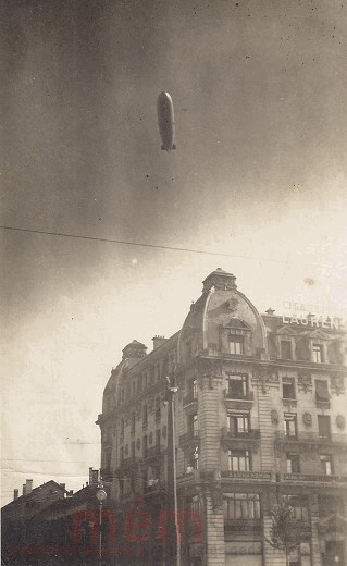 Der Zeppelin über dem Zentralplatz in Biel, 1929