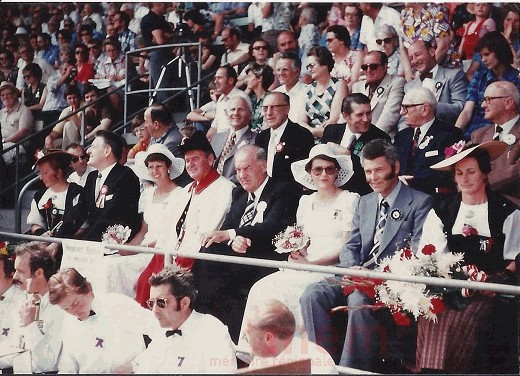Le Conseiller Fédéral Rudolf Gnägi lors de 26e fête fédérale de la musique à Bienne, en 1976