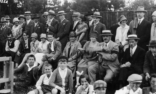 Zuschauertribüne des FC Biel, um 1925